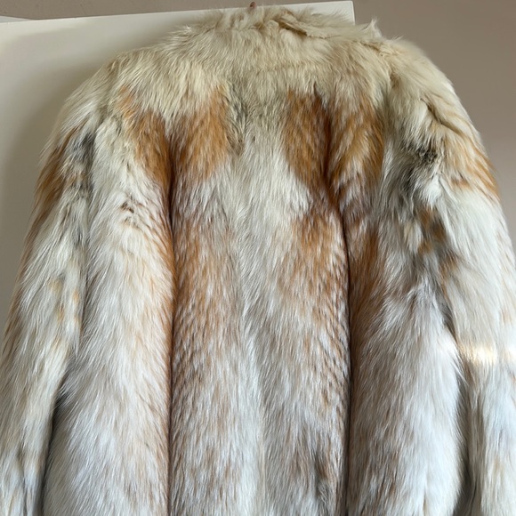 Cream colored fur coat. - Picture 2 of 4